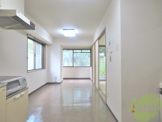 居室・リビング　キッチン側からＬＤＫを撮影。イメージを掴んでくださいね。