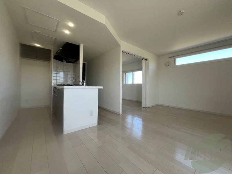 居室・リビング　広くてキレイなお部屋が広がっていて、充実した生活が送れそう。