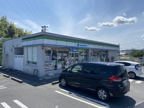 コンビニ　ファミリーマート 恵那高校前店（コンビニ）まで945m