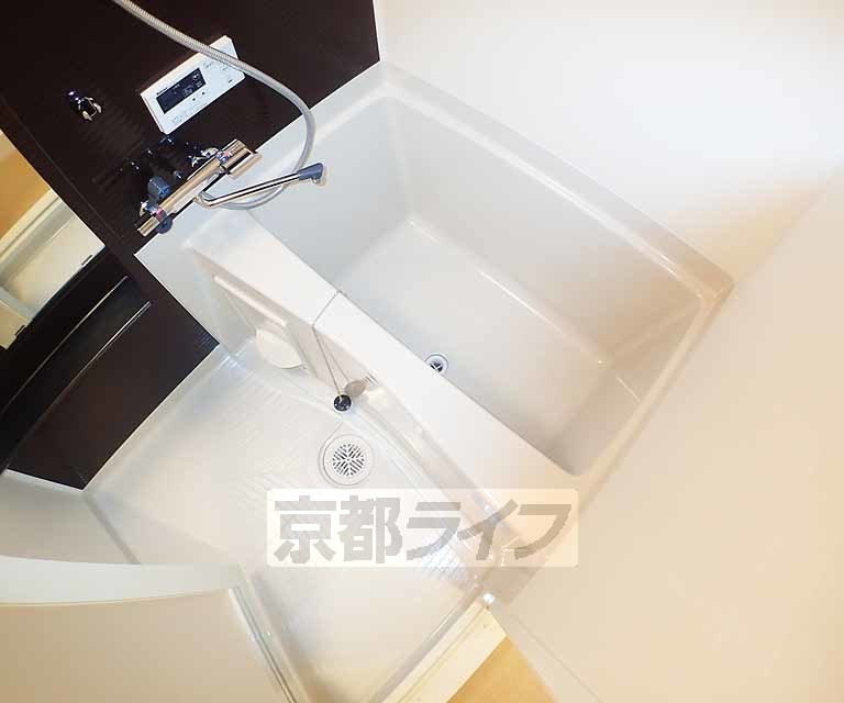 バス・シャワールーム　高級感のあるバスルームです。