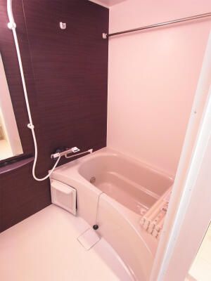 バス・シャワールーム　落ち着いた空間のお風呂です