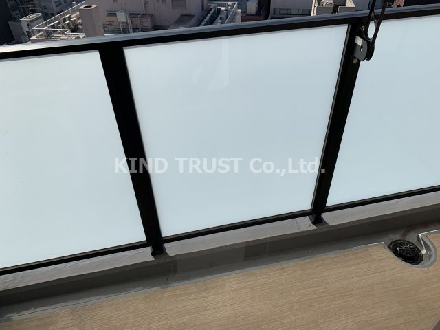 バルコニー　暖かな日差しのふりそそぐバルコニー