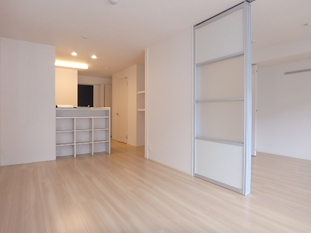 居室・リビング　統一されたデザインの室内空間。