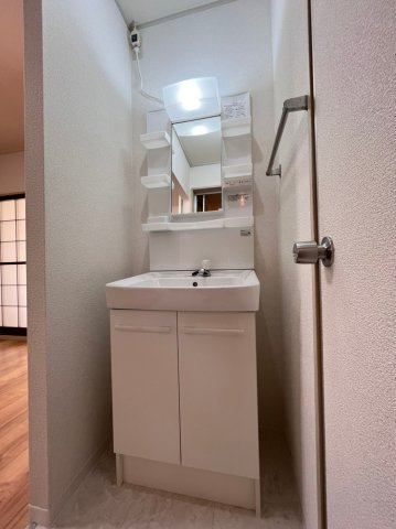 洗面設備　画像は別号室。ご参考にどうぞ