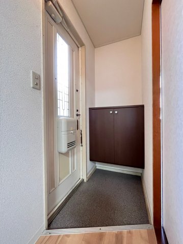 玄関　画像は別号室。ご参考にどうぞ