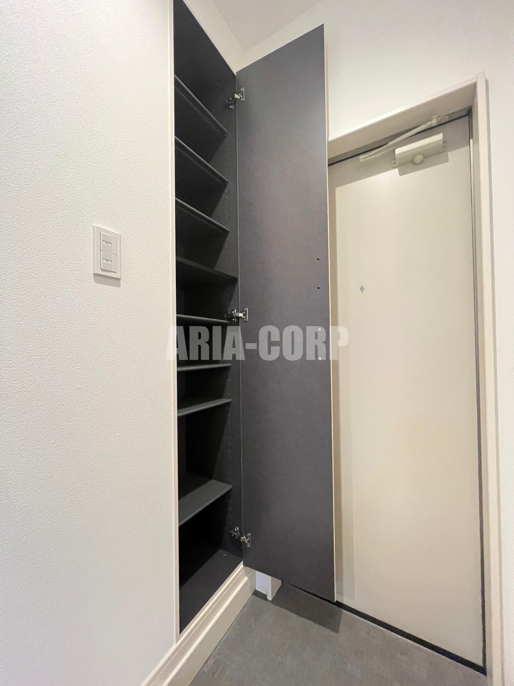 玄関　便利なシューズボックス付きです♪