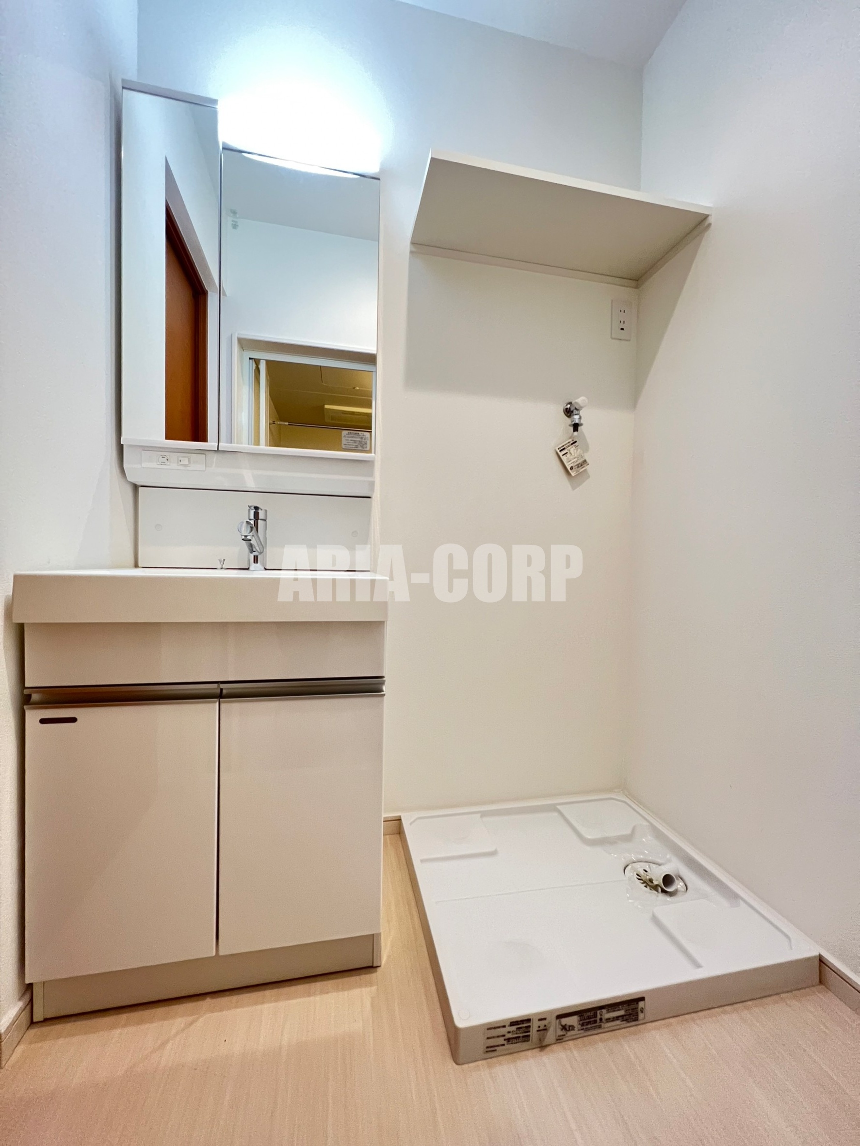 洗面設備　シャンプードレッサー付きの独立洗面台！収納豊富な洗面所♪