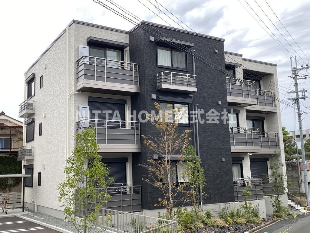 建物外観　２０２４年完成の築浅物件★防犯カメラ設置しています◎