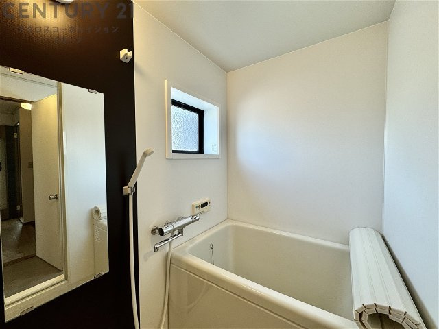 バス・シャワールーム　窓があり換気も楽にできます♪