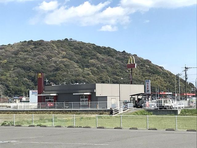 飲食店　マクドナルド１０号行橋店（飲食店）まで500m