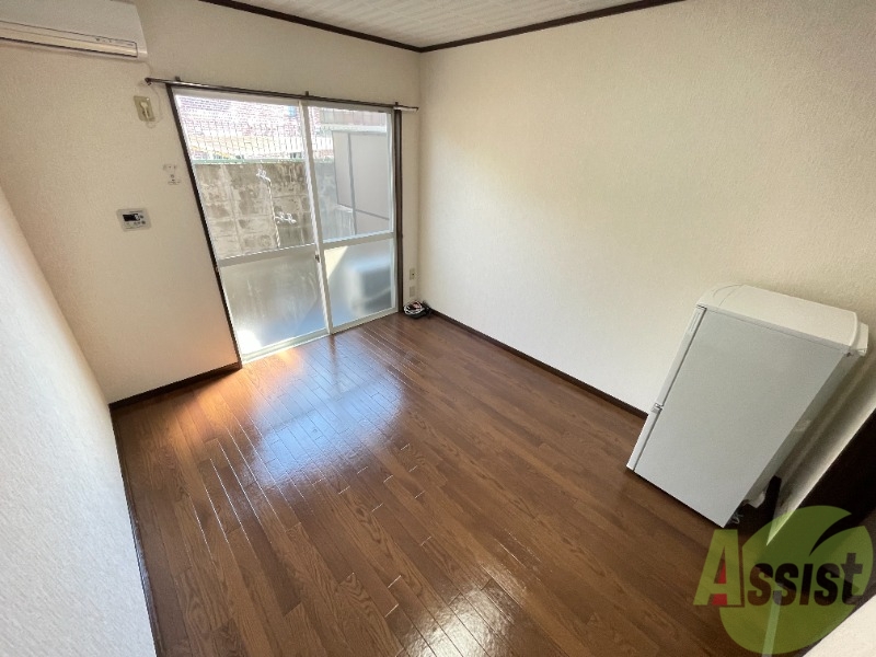 居室・リビング　広々洋室で家具の置き方も楽しめます！！