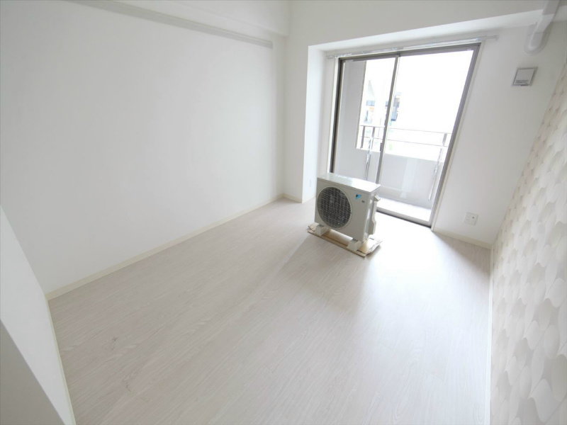 バルコニー　洋室8帖　南面バルコニー　エアコン完備