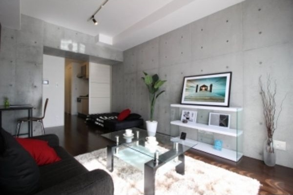 居室・リビング　同じマンションの別の部屋の写真です。家具付きではありません。