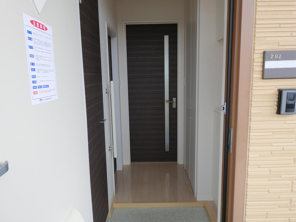 玄関　同施工会社の別物件の写真です。