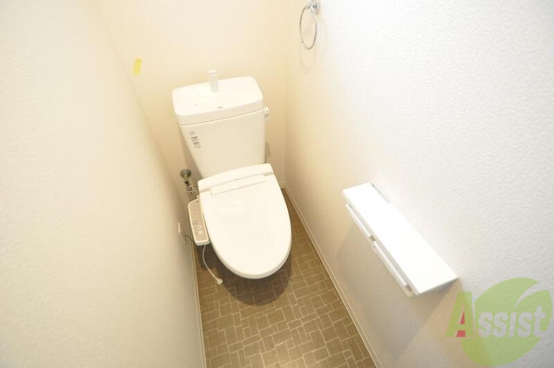 トイレ　清潔感のある綺麗なトイレにはウォシュレット標準装備です。