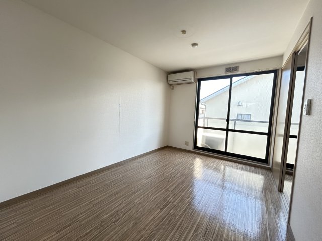 居室・リビング　206号室参照