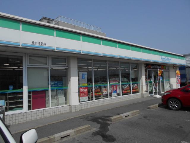 コンビニ　ファミリーマート（コンビニ）まで646m