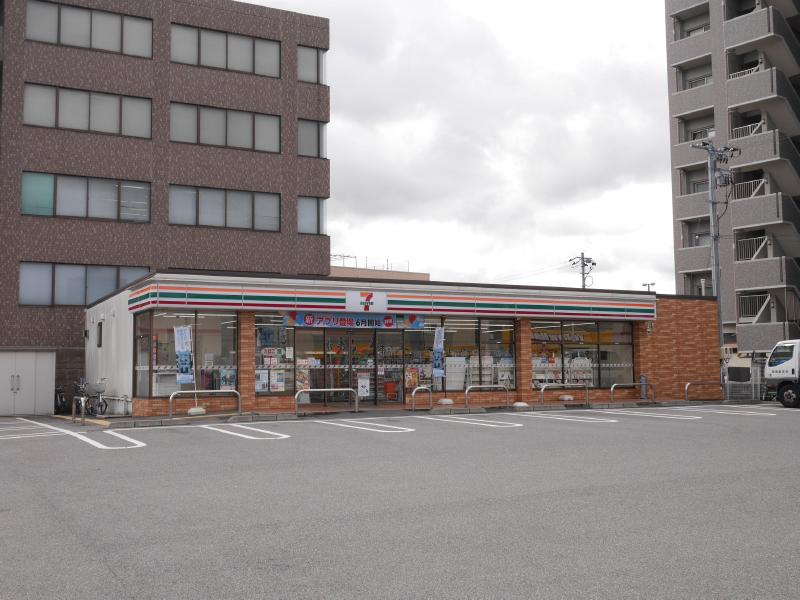 コンビニ　セブンイレブン西条中央1丁目店（コンビニ）まで600m
