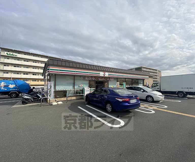 コンビニ　セブンイレブン 京都久世店（コンビニ）まで300m