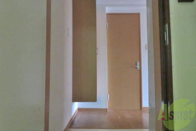 玄関　玄関からお部屋の中が見えないのはいいですね。