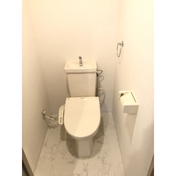 洗面設備　【同物件他の部屋になります】同グレードの改装になります。