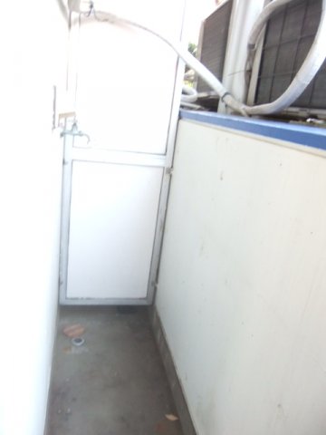 バルコニー　洗濯機置場