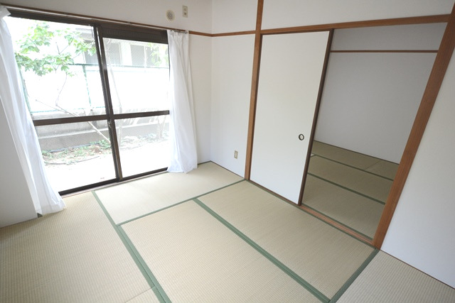 居室・リビング　6帖の和室です♪