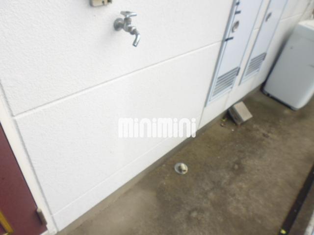 洗面設備　洗濯機置き場もございます