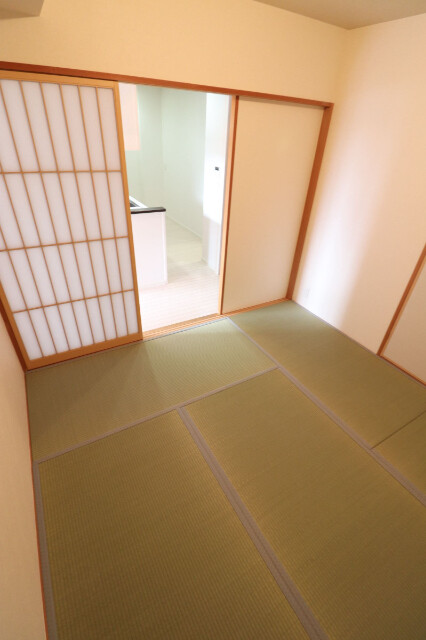その他　5帖の洋室です