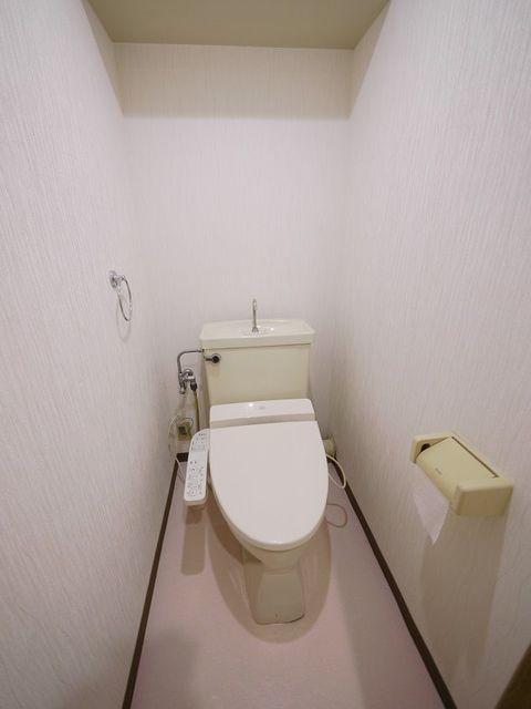 トイレ　【トイレ】温水洗浄付きトイレです。ゆったり空間♪