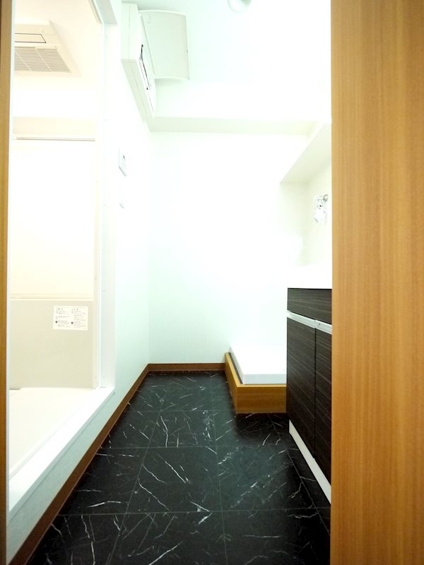 洗面設備　独立洗面台。