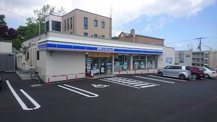 コンビニ　ローソン札幌宮の森4条十丁目店（コンビニ）まで656m