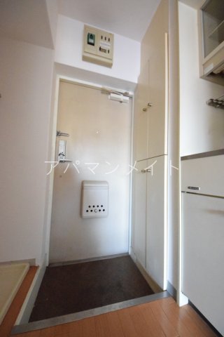 玄関　収納もある玄関です