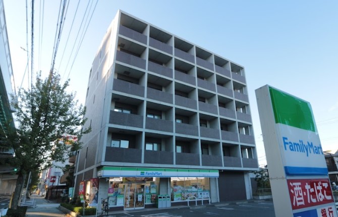 コンビニ　ファミリーマート 岩塚本通一丁目店（コンビニ）まで887m
