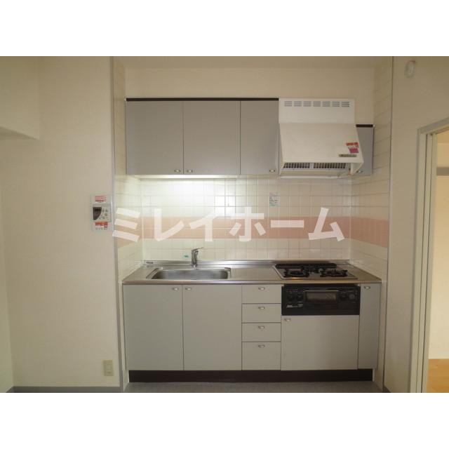 キッチン　同建物内、別のお部屋の参考写真になります。