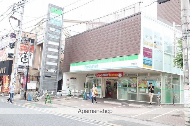 コンビニ　ファミリーマート（コンビニ）まで219m