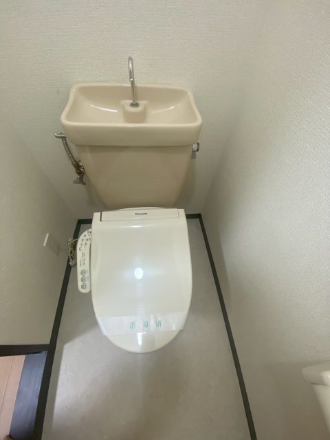 トイレ　※写真は他号室です