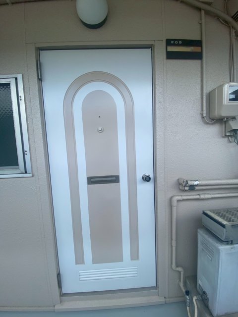 玄関　※写真は他号室です