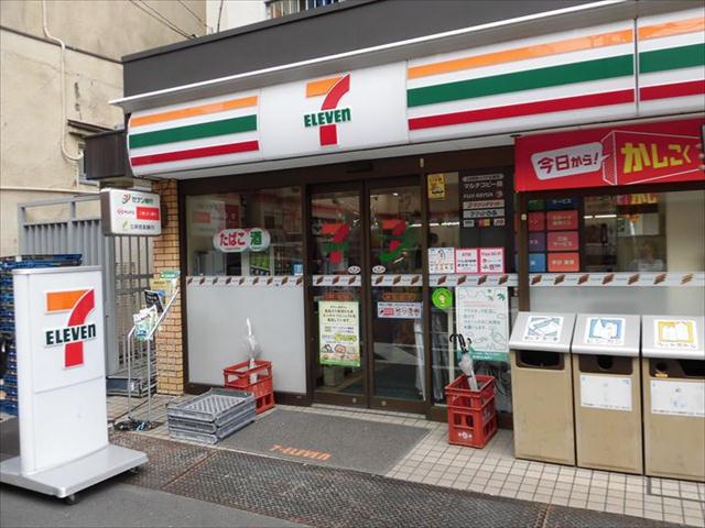 コンビニ　セブンイレブン（コンビニ）まで215m