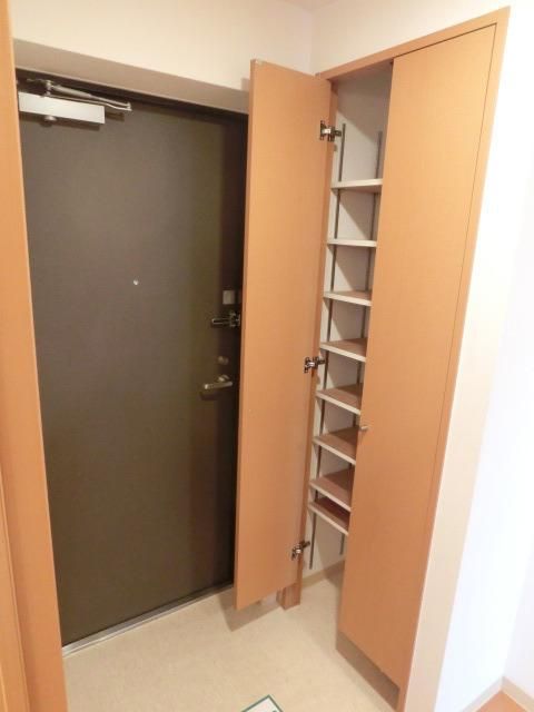 玄関　トールタイプのシューズＢＯＸ