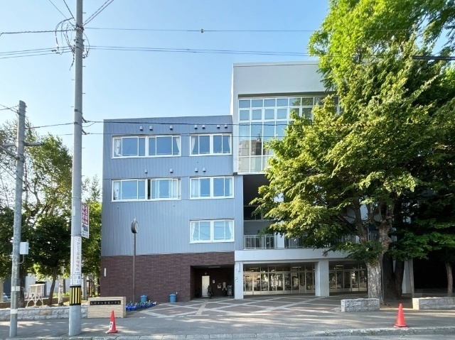 小学校　札幌市立桑園小学校（小学校）まで621m