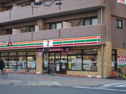 コンビニ　セブンイレブン川口4丁目店（コンビニ）まで124m