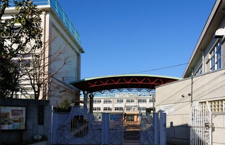 小学校　豊島区立長崎小学校（小学校）まで330m