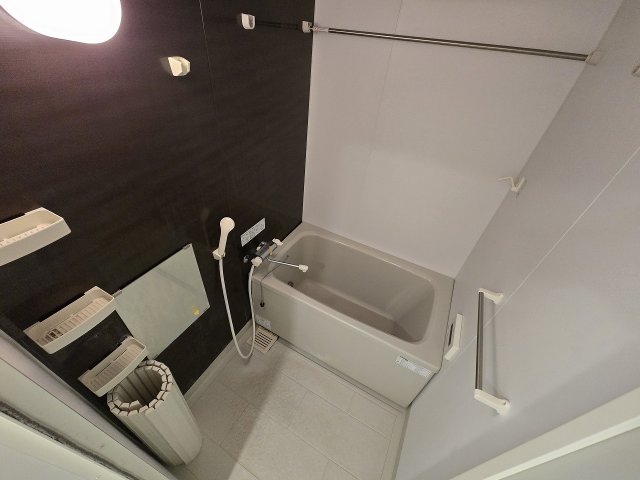 バス・シャワールーム　コンパクトで使いやすいお風呂です