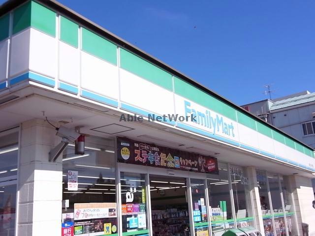 コンビニ　ファミリーマート鵜沼三ツ池町店（コンビニ）まで408m