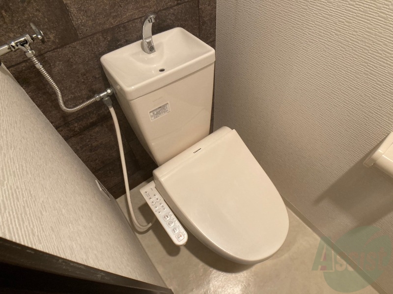 トイレ　シャワートイレになっているので快適です！