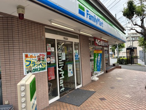 コンビニ　ファミリーマート 大森北店（コンビニ）まで158m