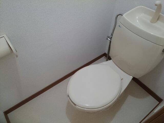 ＪＲ播但線 溝口駅 徒歩8分 2階建 築30年のトイレ写真