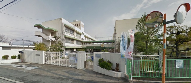 小学校　茨木市立郡小学校（小学校）まで568m