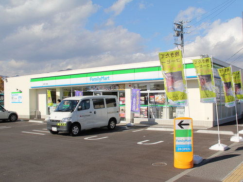 コンビニ　ファミリーマート長野高田店（コンビニ）まで473m